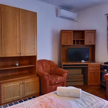 Clara Apartment